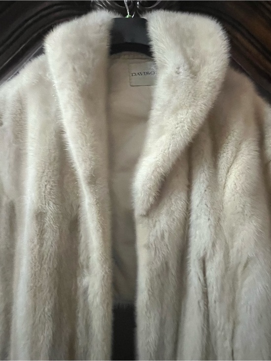 Daiso Other - Genuine White Mink Stole